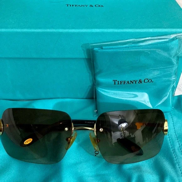 Tiffany & Co. | Accessories | Tiffanys Sunglass W Case Brand  display picture 1